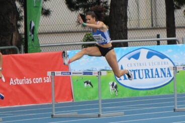 aina fornes pasando una valla en el nacional absoluto