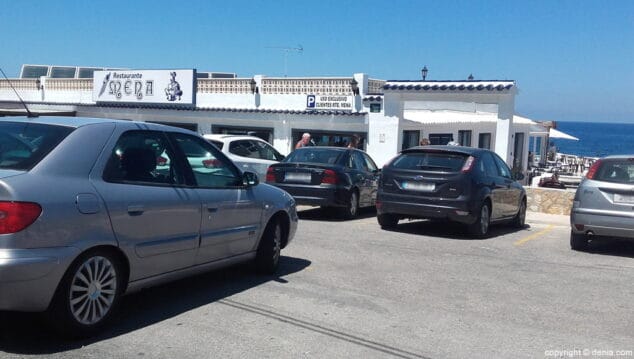 aparcamiento en el final de les rotes