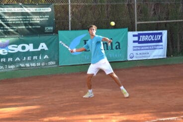 Carlos Taberner dando una derecha
