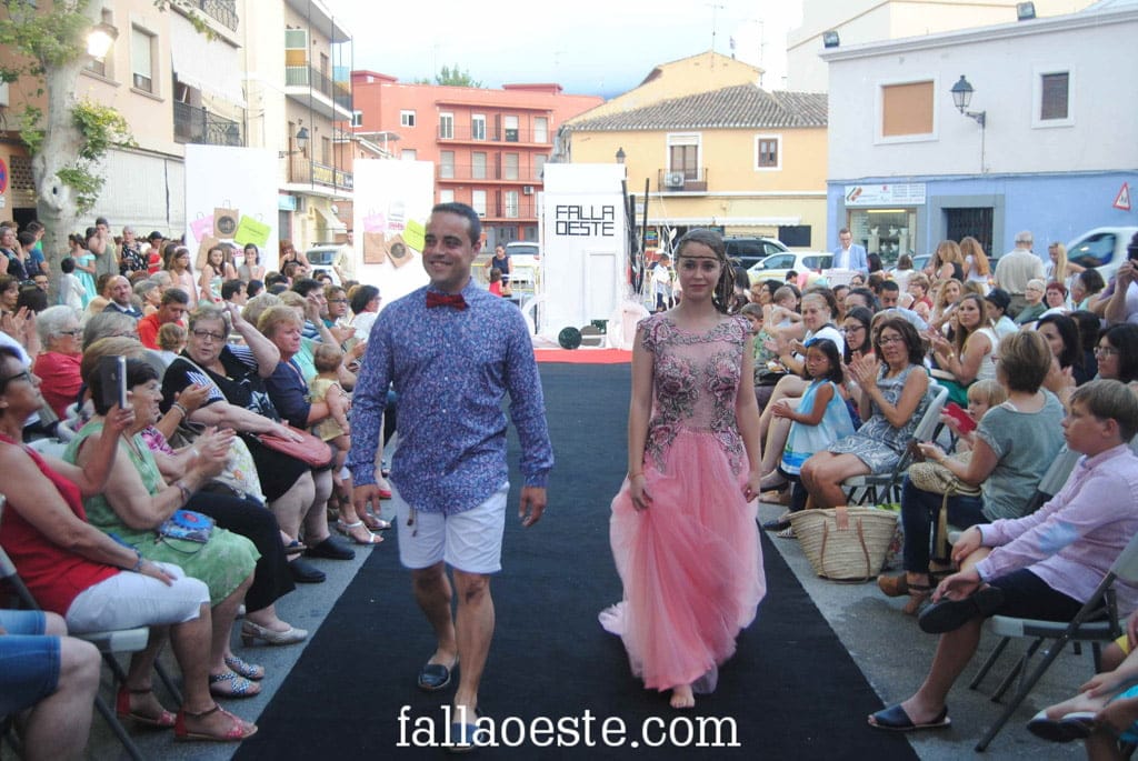 Desfile de moda en la falla Oeste
