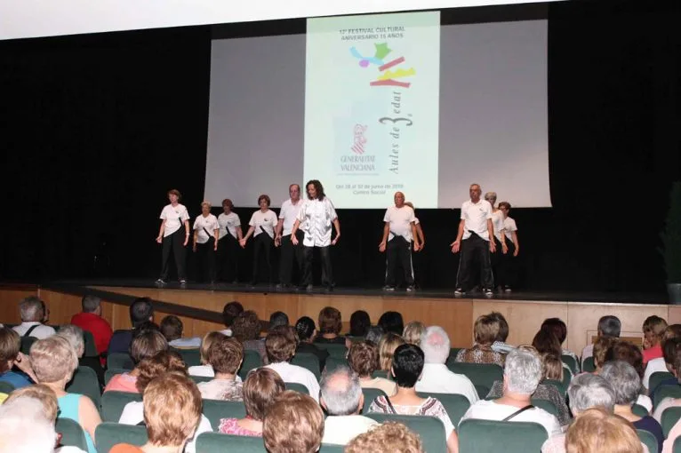 Exhibición de Taichi de las Aulas de la 3º Edad
