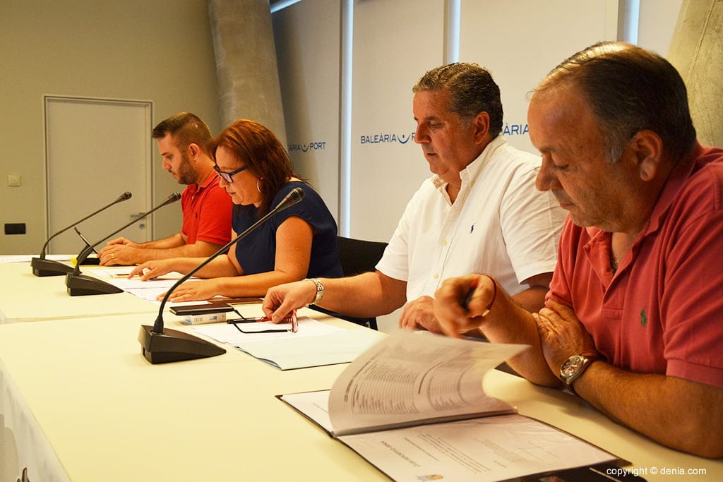 Gema Estrela junto a sus directivos Llull, Ferreres y Tent