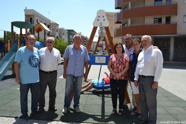 la fundacio denia dona juegos adaptados para los parques infantiles