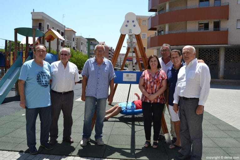 La Fundació Dénia dona juegos adaptados para los parques infantiles