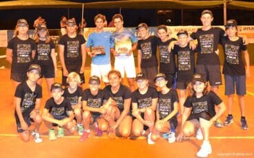Los finalistas con los recogepelotas