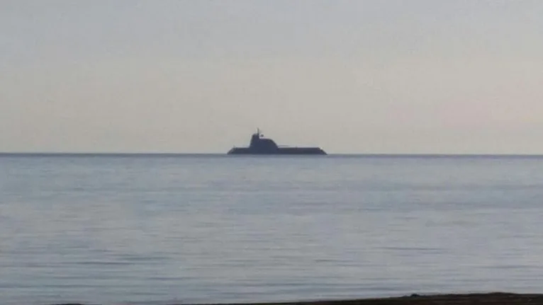 Megayate fondeado en la costa de Dénia