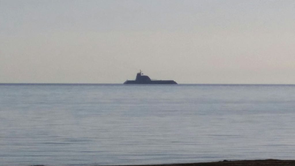 Un megayate ruso se 'pasea' por la costa de Dénia y Xàbia 1 Megayate fondeado en la costa de Dénia