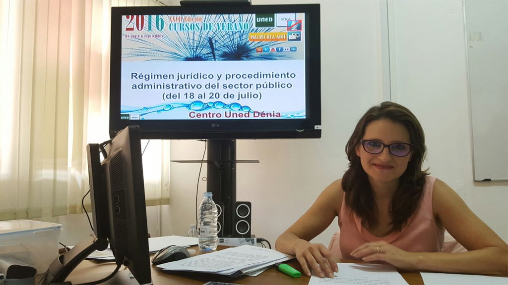 Mónica Oltra en los cursos de verano de la UNED de Dénia