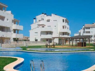 piscina y jardin vacation villas