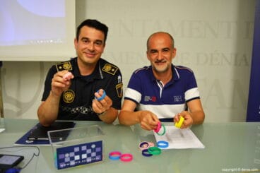 pulseras identificativas para evitar extravio de menores en la playa de denia