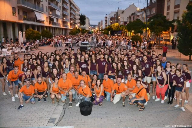 quintos 2016 en el reparto de cocas a los mayores