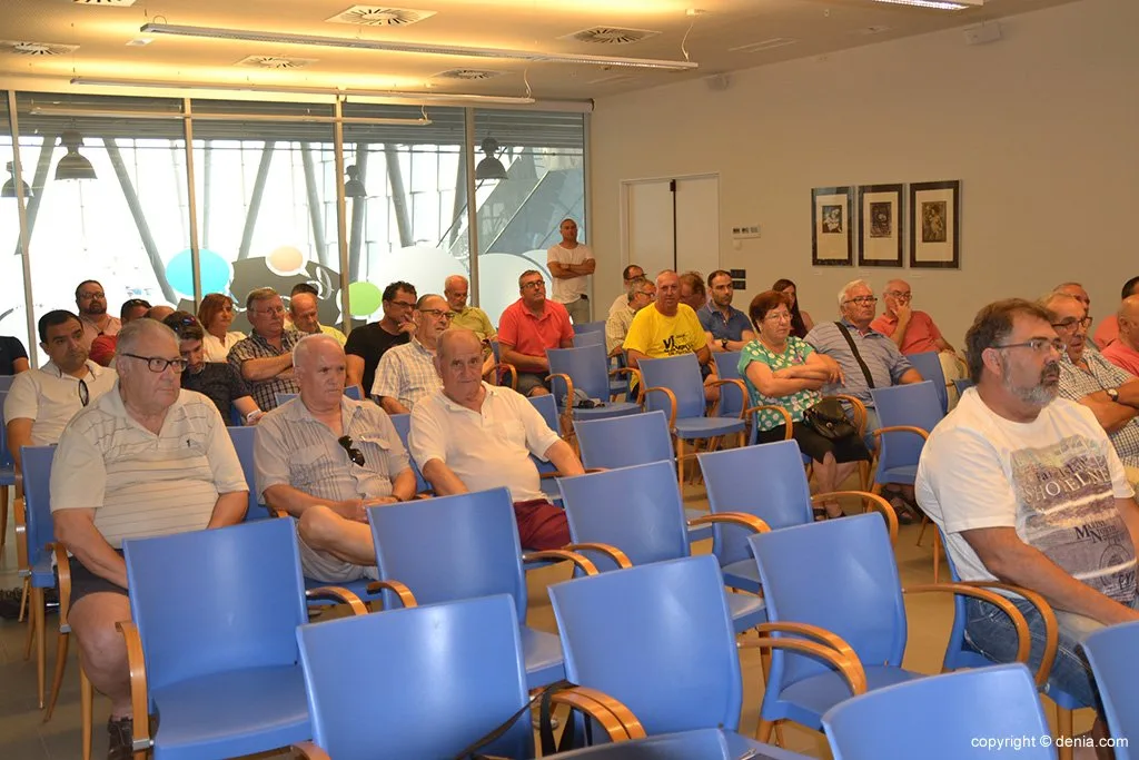 El CD Dénia cerró la temporada con un superávit de 2.070 euros 2 Socios en la asamblea del CD Dénia