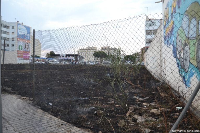 Solar incendiado en Dénia