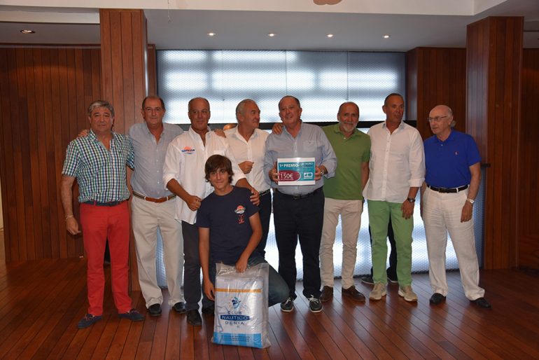 Tripulación del "Peskator" ganadora del Trofeo Ciudad de Dénia de pesca