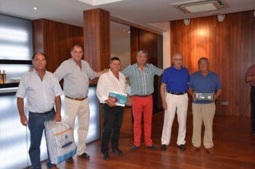 Tripulación de Uma vencedora del trofeo a la pieza mayor