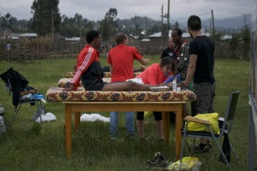 Yael Carbonell aplicando un tratamiento