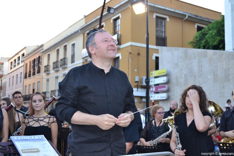 Concierto Agrupació Artística Musical Dénia Moros y Cristianos 2016 - Director Ramón García Soler
