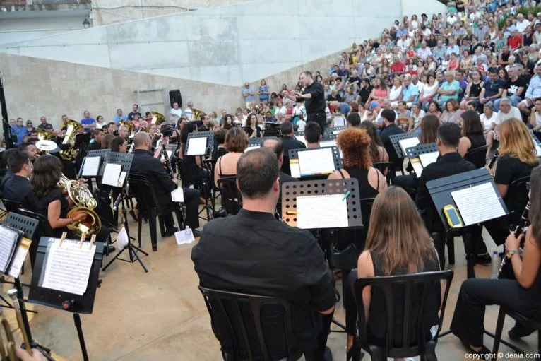 Concierto Agrupació Artística Musical Dénia Moros y Cristianos 2016 - Músicos