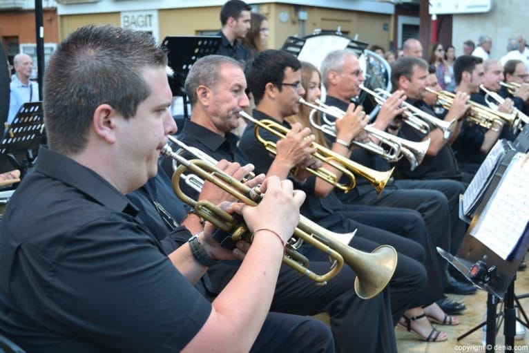 Concierto Agrupació Artística Musical Dénia Moros y Cristianos 2016 - Trompetas