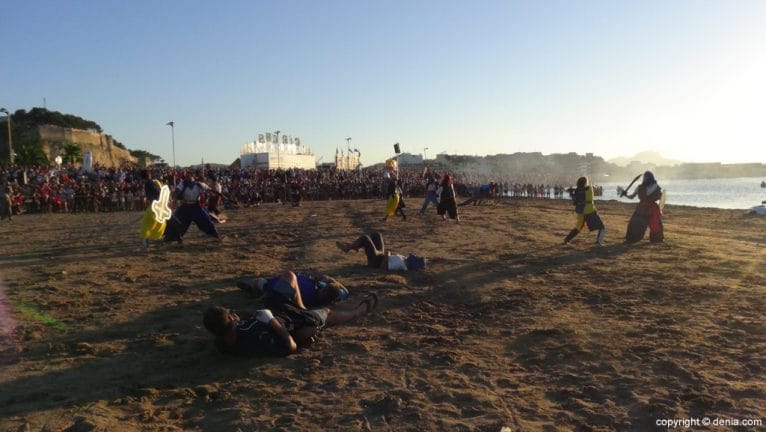 Desembarco Moros y Cristianos Dénia 2016 - Guerreros luchando
