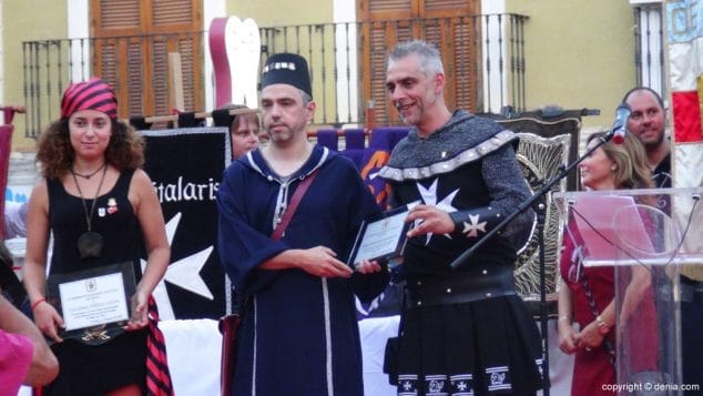Garrigós defiende el reconocimiento de Fiesta de Interés Turístico Nacional para los Moros y Cristianos de Dénia 10 08 pregon moros y cristianos denia 2016 reconocimiento a los autores de los carteles