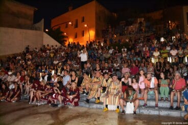 Concierto de Bandas de Moros y Cristianos Dénia 2016 – Público en la plaza
