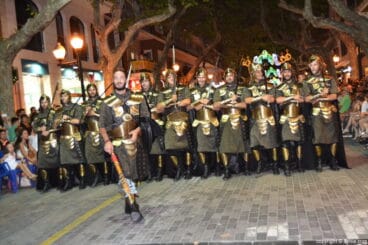 Capitanía Cristiana Cavallers – Escuadra de hombres apuestos