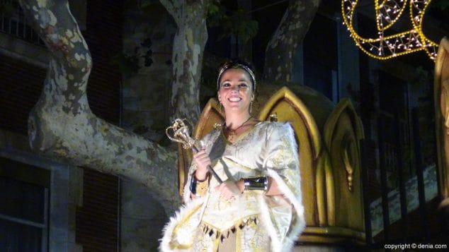 14 capitania cristiana cavallers carroza de la abanderada