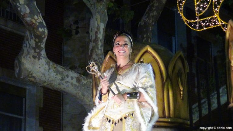 Capitanía Cristiana Cavallers - Carroza de la abanderada