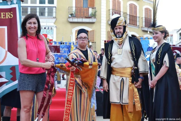 Pregón Moros y Cristianos Dénia 2016 - Imposición del cobratín a Walies