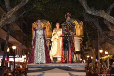 Capitanía Cristiana Cavallers – Carroza de la abanderada