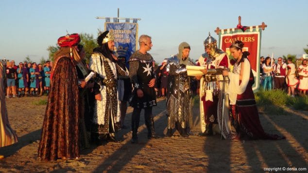 15 desembarco moros y cristianos denia 2016 firma del capitan cristiano