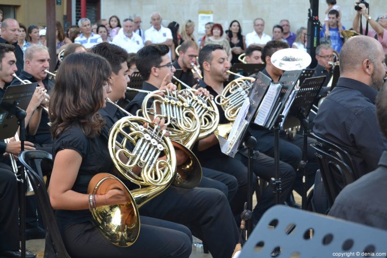 Concierto Agrupació Artística Musical Dénia Moros y Cristianos 2016 - Miembros d ela banda