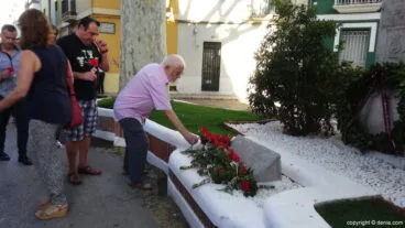 Homenaje al Tenor Cortis en Dénia – Ofrenda de flores