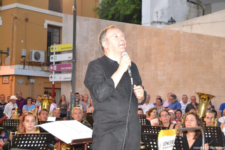Concierto Agrupació Artística Musical Dénia Moros y Cristianos 2016 - Director