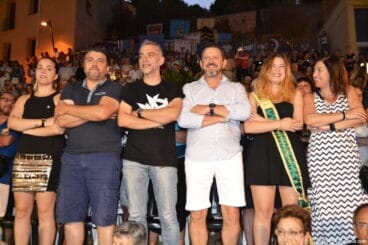 Concierto Agrupació Artística Musical Dénia Moros y Cristianos 2016 – Cargos desfilando