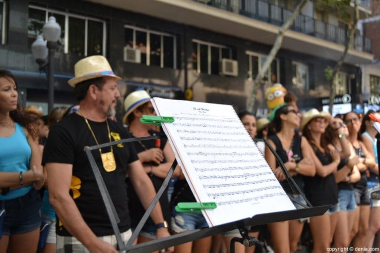 Concurso paellas Sant Roc 2016 Dénia - Desfilando El Vell Montgó