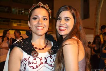 Cena de acampada Moros y Cristianos Dénia 2016 – Ada Arbona y su hermana