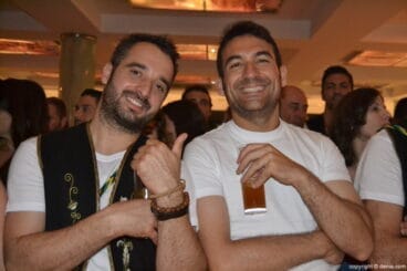 Cena de gala Moros y Cristianos Dénia – Festeros desfilando