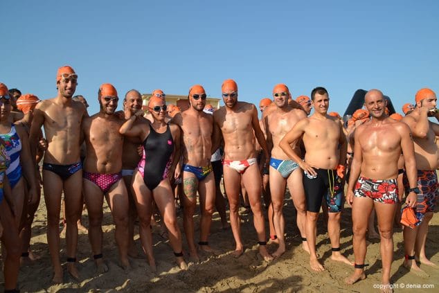 algunos nadadores de la travesia de 5 000 metros