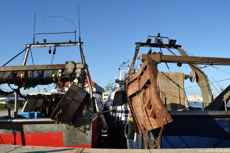 Barcos pesqueros en el puerto de Dénia