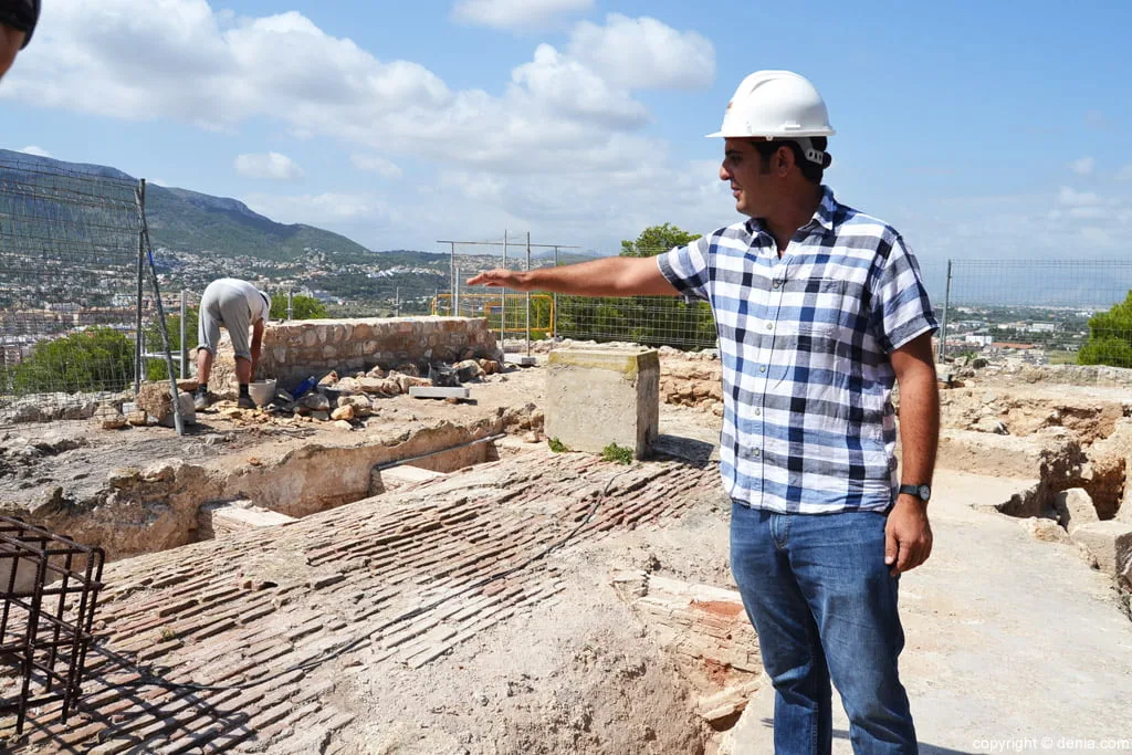 El arqueólogo encargado de los trabajos