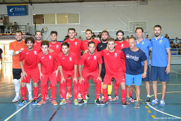 Equipo del Dénia Futsal ante el Elche CF