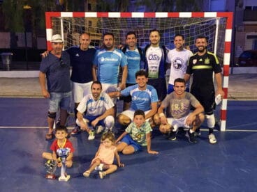 equipo denigres campeon de las 12 horas de veteranos de futbol sala