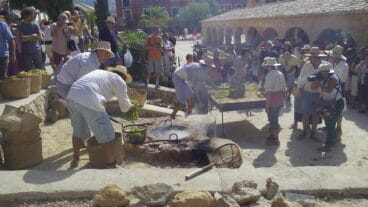 Escaldando uva para ponerla en el cañizo