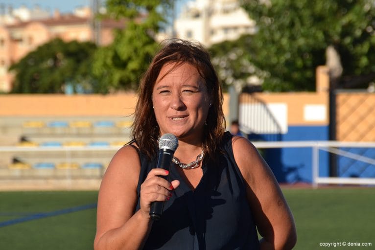Gema Estrela dando su discurso