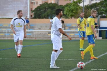 Ortega sacando una falta