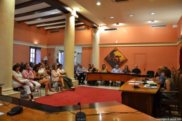 reunion con los vecinos por el tren de la costa