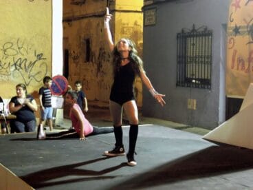 sara sendra en plena actuacion