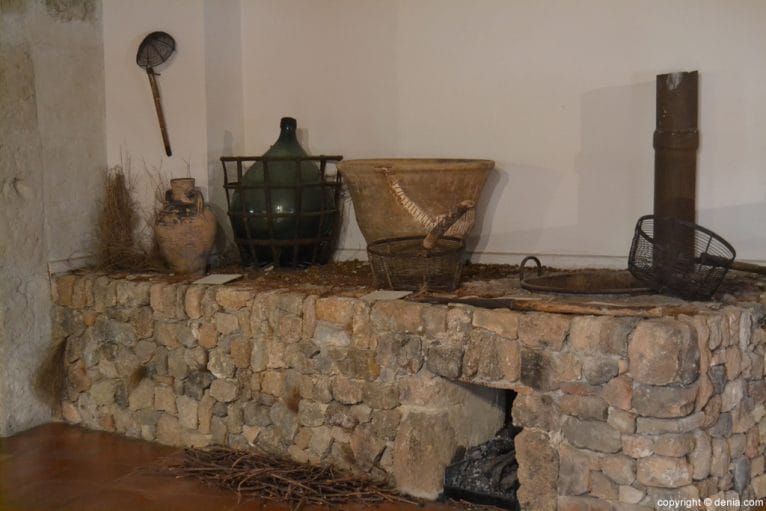 Utensilios para la elaboración de la uva pasa